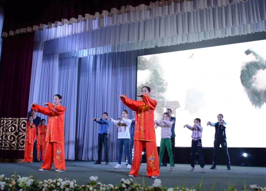 D:\新闻简讯\童颜巨乳
简讯\新建文件夹\微信图片_20190420200910.jpg